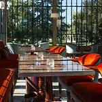 Chateau Le Clos Hotel
