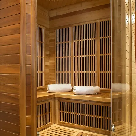 Chateau Le Clos 4*